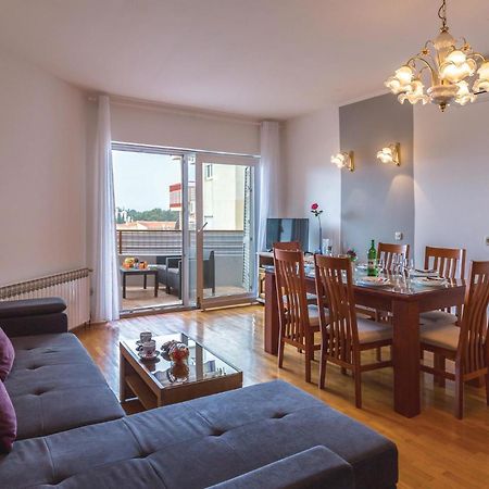 Stunning Apartment In Makarska With Kitchen Buitenkant foto