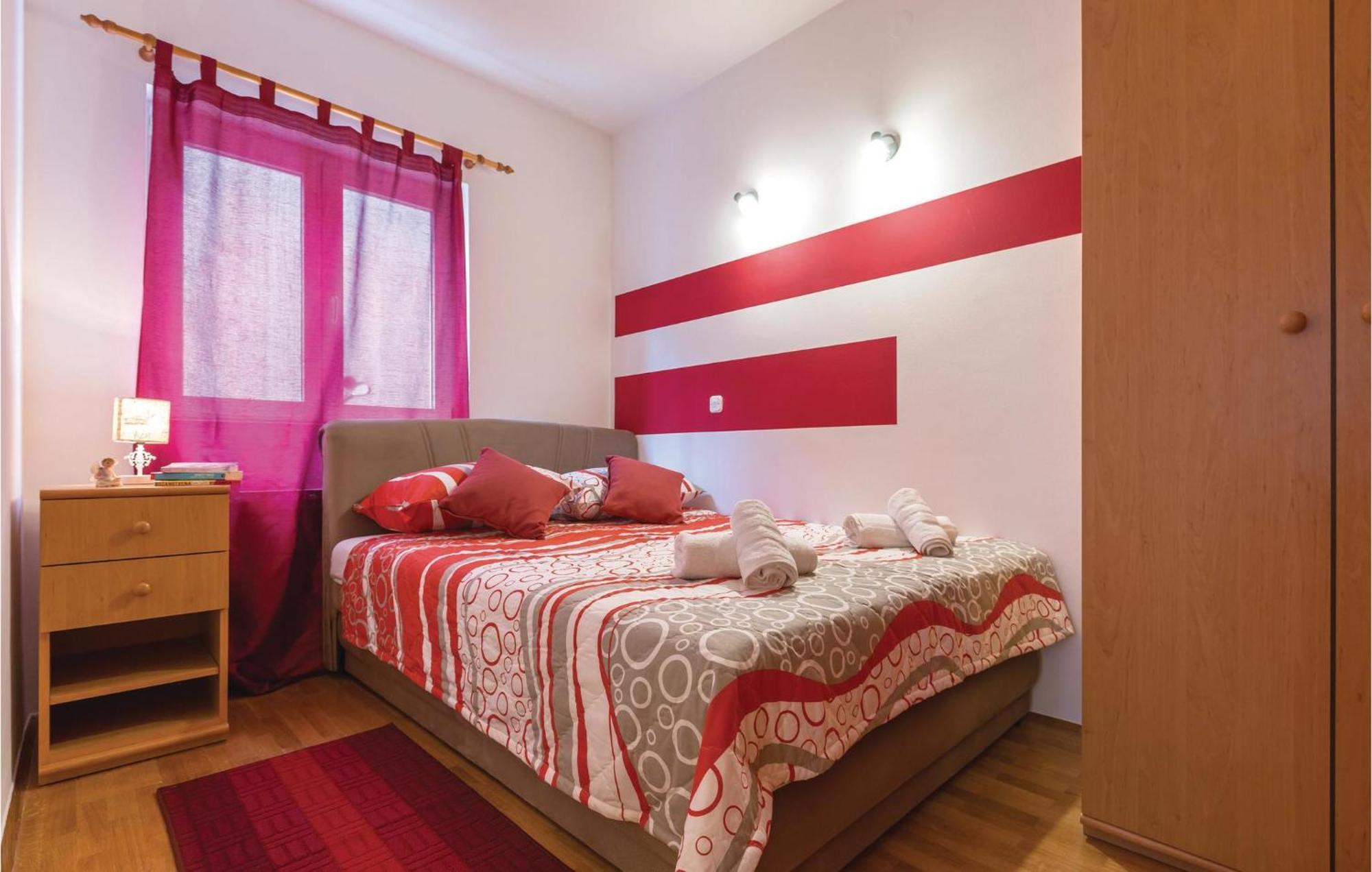 Stunning Apartment In Makarska With Kitchen Buitenkant foto