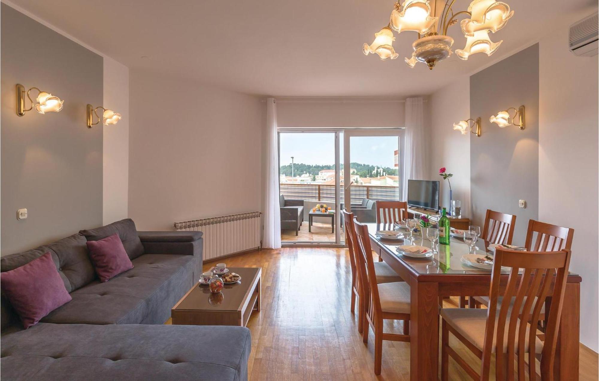 Stunning Apartment In Makarska With Kitchen Buitenkant foto