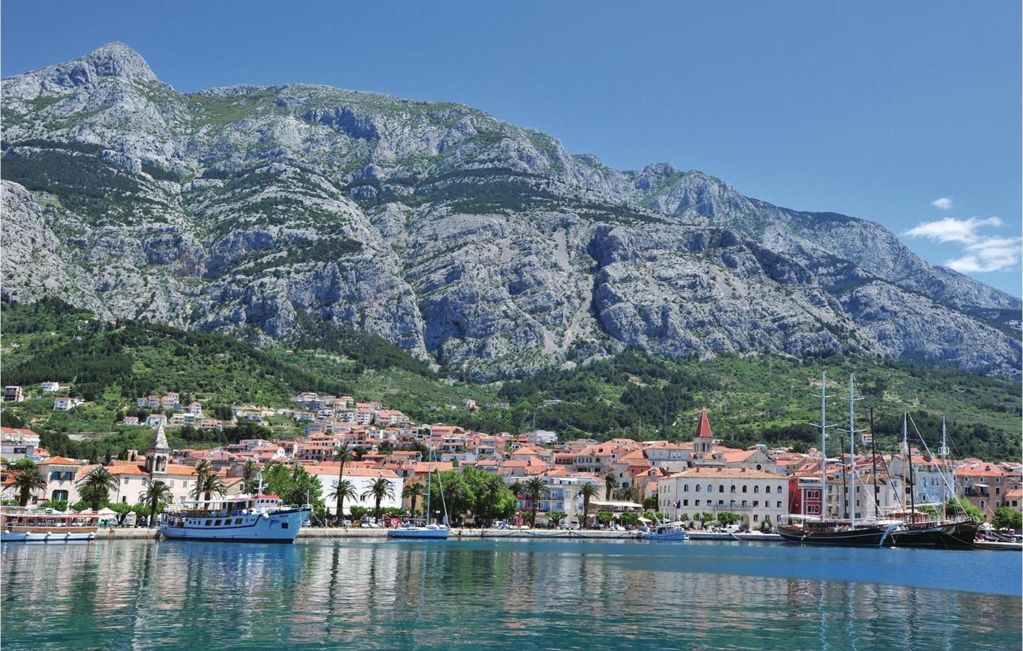Stunning Apartment In Makarska With Kitchen Buitenkant foto